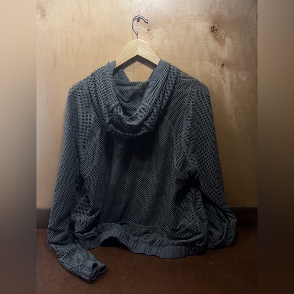 Lululemon Relaxed Fit Mesh Jacket - Picture 3 of 8